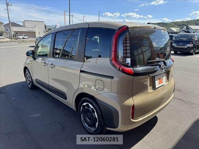 Toyota SIENTA 2023-05 8355603-12