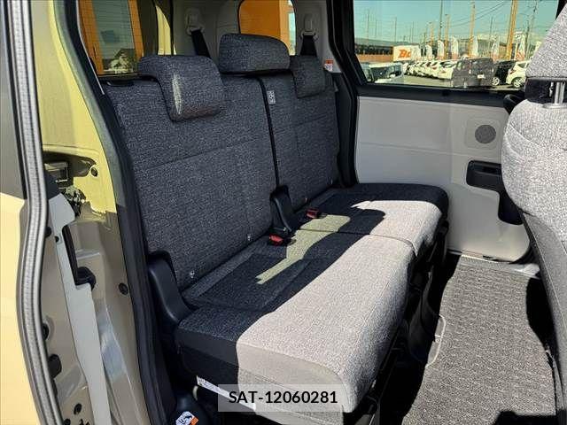 Toyota SIENTA 2023-05 8355603-16