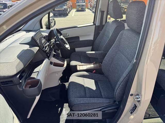 Toyota SIENTA 2023-05 8355603-17