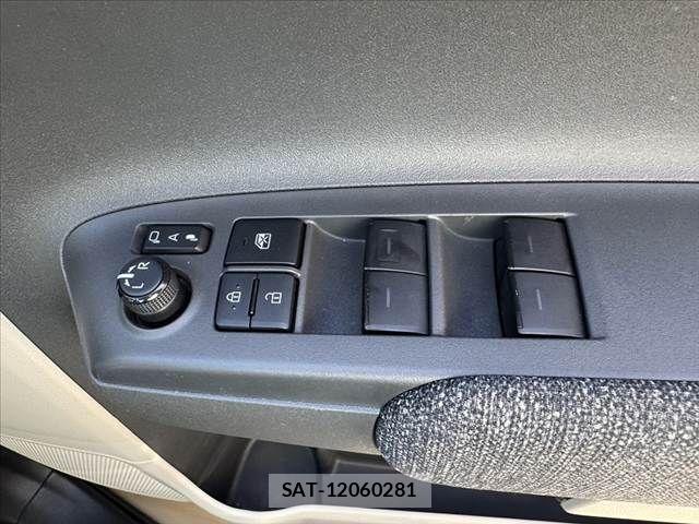 Toyota SIENTA 2023-05 8355603-21