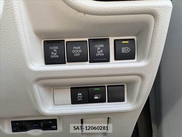 Toyota SIENTA 2023-05 8355603-5