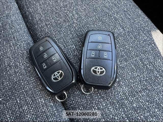 Toyota SIENTA 2023-05 8355603-6