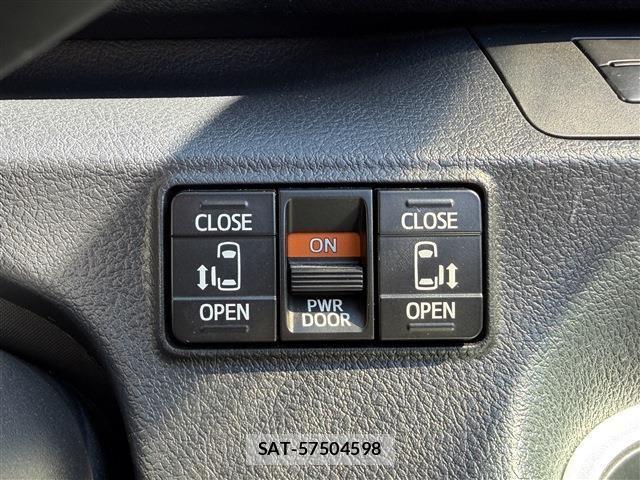 Toyota SIENTA 2018-07 8355606-28