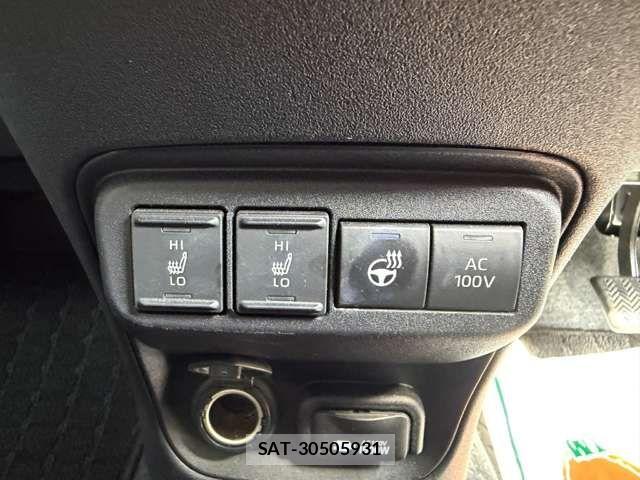 Toyota SIENTA 2023-09 8368710-15