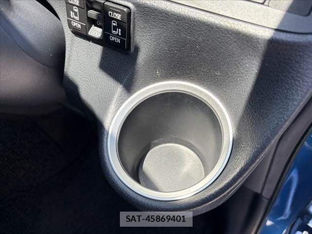 Toyota SIENTA 2016-11 8368723-26