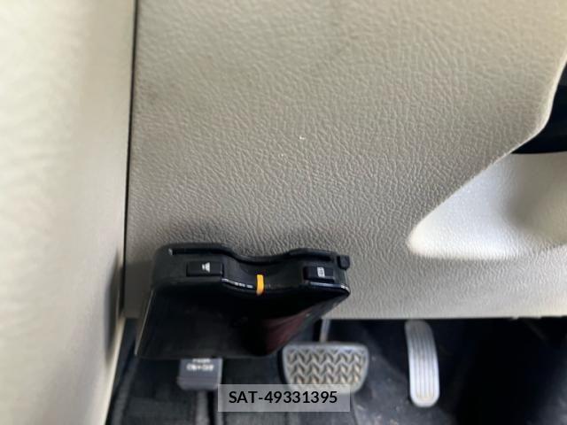 Toyota SIENTA 2016-02 8368724-27
