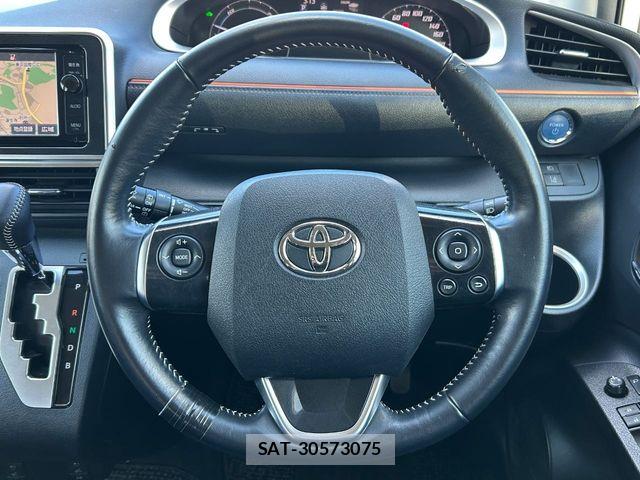 Toyota SIENTA 2016-02 8368720-11