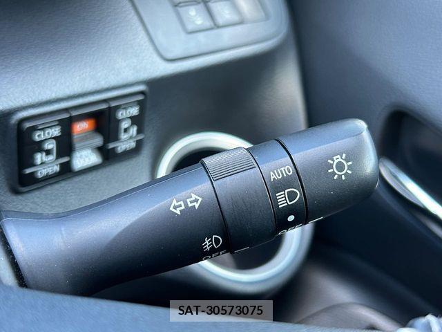 Toyota SIENTA 2016-02 8368720-15