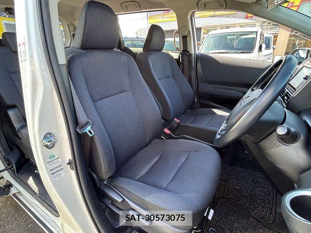 Toyota SIENTA 2016-02 8368720-23
