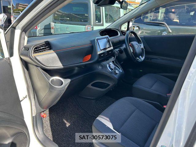 Toyota SIENTA 2016-02 8368720-27