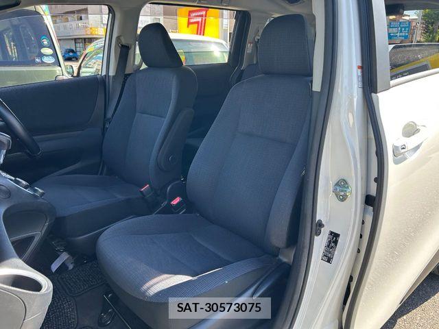 Toyota SIENTA 2016-02 8368720-28