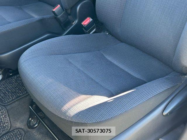 Toyota SIENTA 2016-02 8368720-29