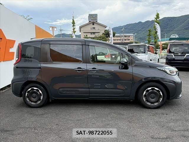 Toyota SIENTA 2022-12 8372185-11