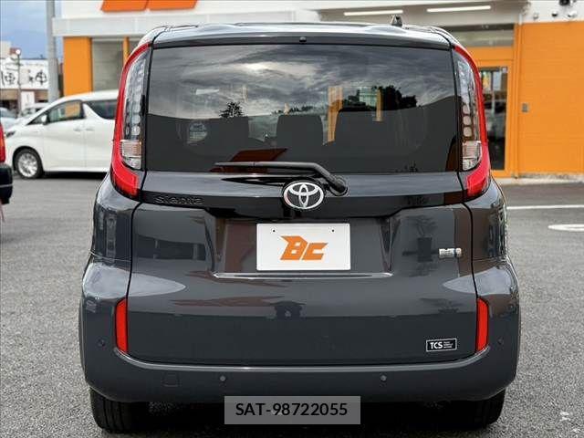 Toyota SIENTA 2022-12 8372185-13
