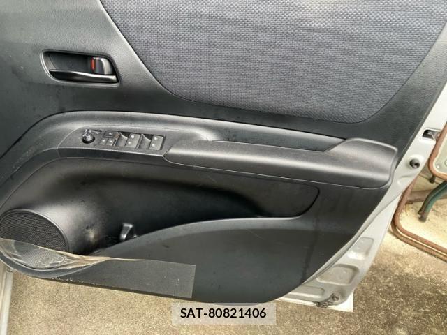 Toyota SIENTA 2017-12 8372188-15