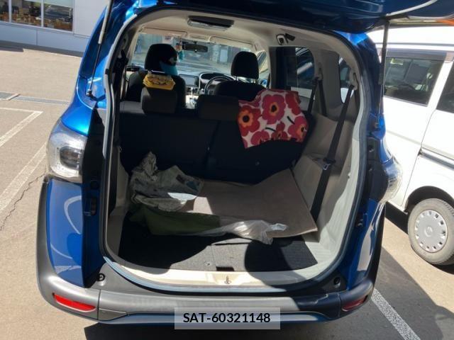 Toyota SIENTA 2016-07 8438899-12