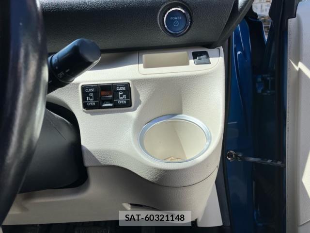 Toyota SIENTA 2016-07 8438899-18