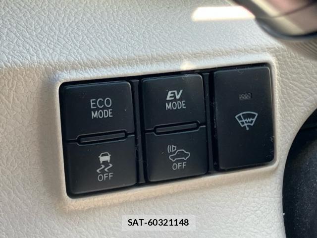 Toyota SIENTA 2016-07 8438899-23