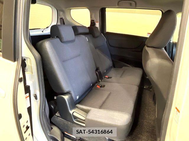 Toyota SIENTA 2016-02 8458431-10