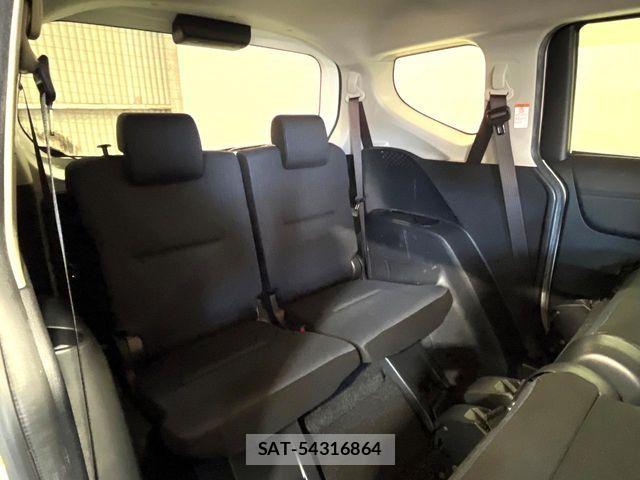 Toyota SIENTA 2016-02 8458431-11