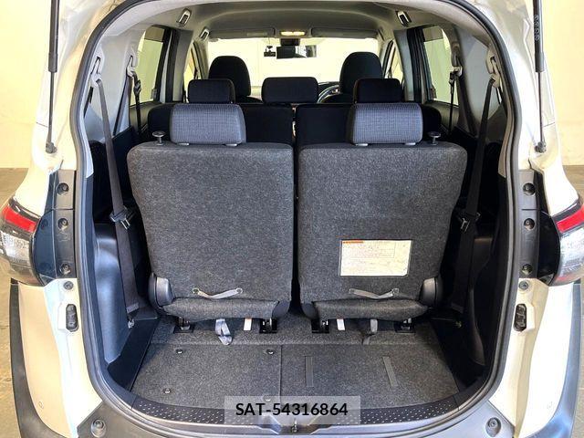 Toyota SIENTA 2016-02 8458431-12