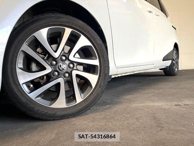 Toyota SIENTA 2016-02 8458431-16