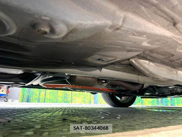 Toyota SIENTA 2018-01 8527380-11