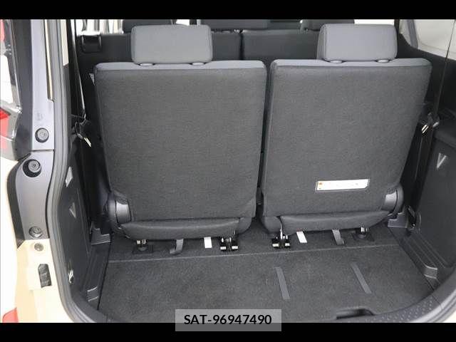 Toyota SIENTA 2024-08 8527378-13