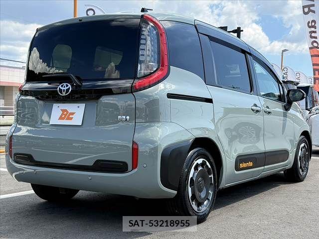 Toyota SIENTA 2022-09 8563546-12