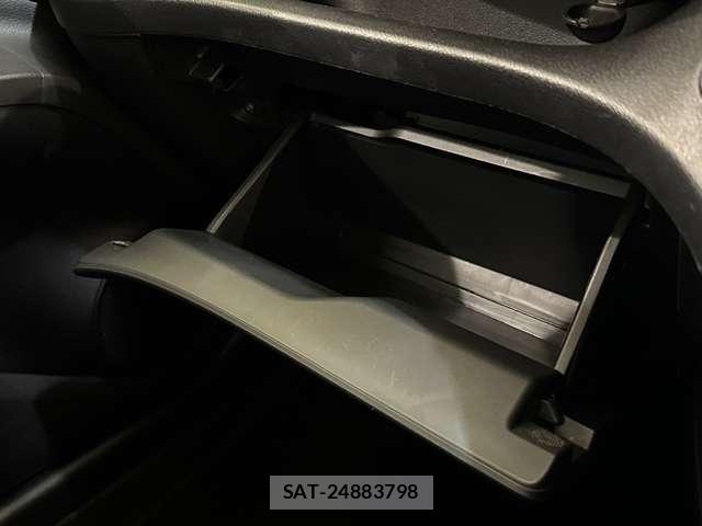 Toyota SIENTA 2015-09 8563548-26