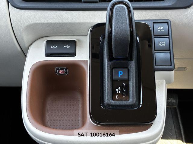 Toyota SIENTA 2023-10 8563545-18