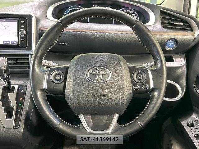 Toyota SIENTA 2017-06 8628903-11