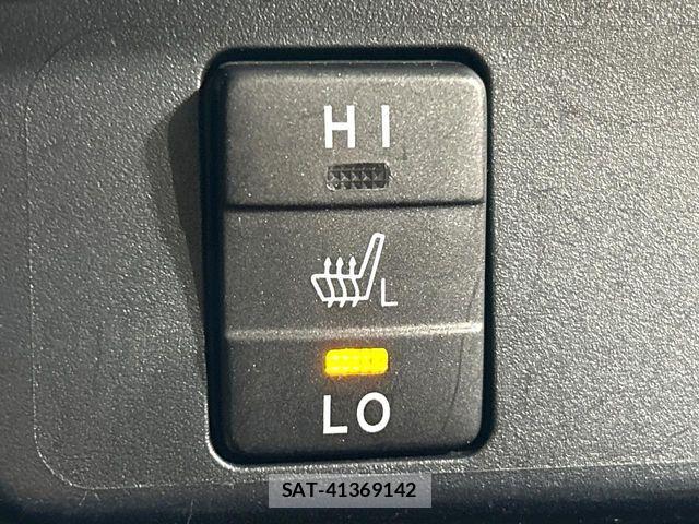 Toyota SIENTA 2017-06 8628903-6