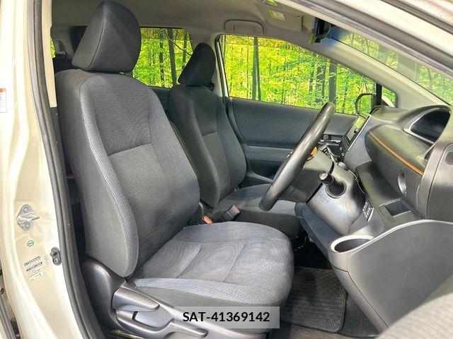 Toyota SIENTA 2017-06 8628903-7