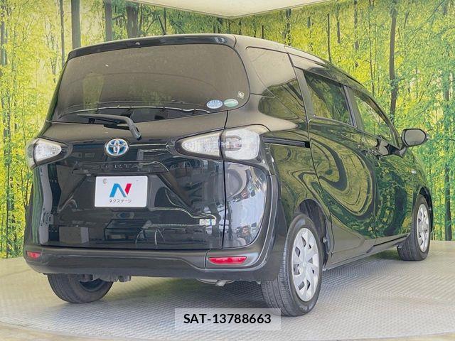 Toyota SIENTA 2017-08 8628906-16