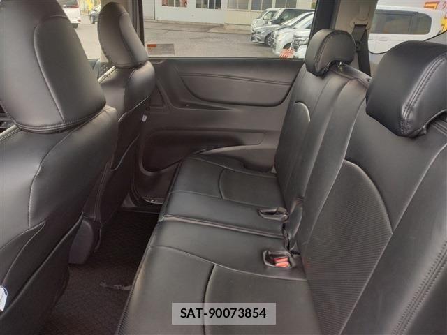 Toyota SIENTA 2016-01 8628905-12