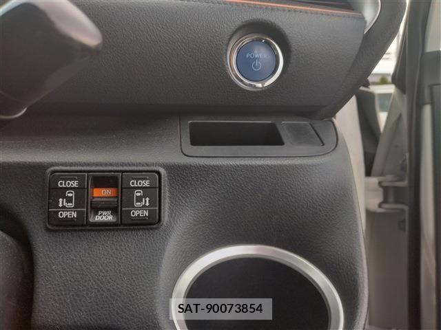 Toyota SIENTA 2016-01 8628905-17