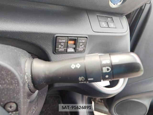Toyota SIENTA 2017-12 8628901-15