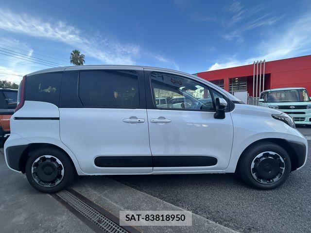 Toyota SIENTA 2026-08 8661573-3