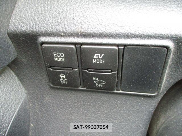 Toyota SIENTA 2015-10 8666916-18