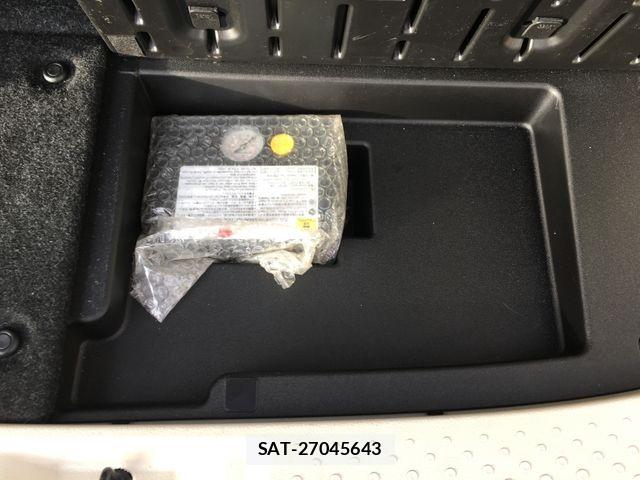 Toyota SIENTA 2017-06 8661596-26