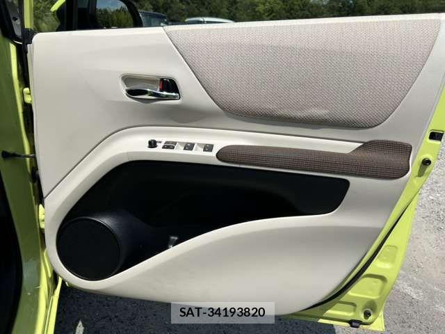 Toyota SIENTA 2016-09 8661588-7