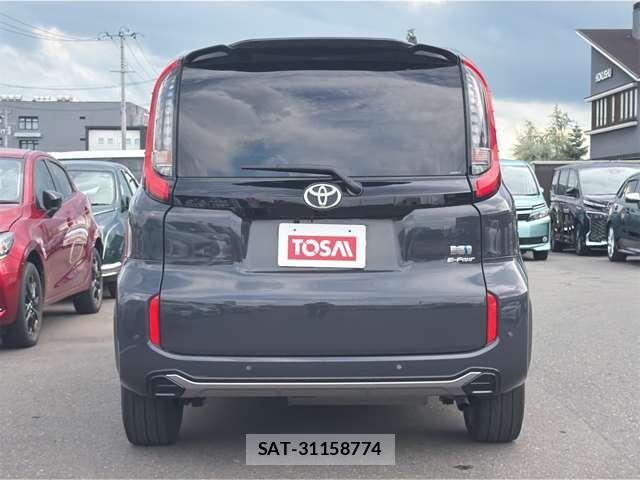 Toyota SIENTA 2023-07 8661582-18