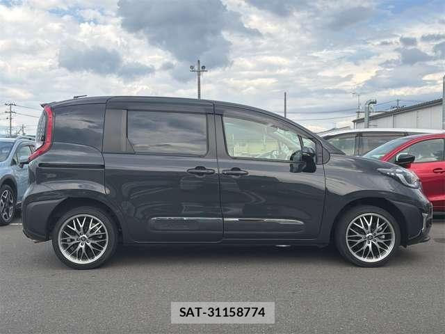 Toyota SIENTA 2023-07 8661582-26