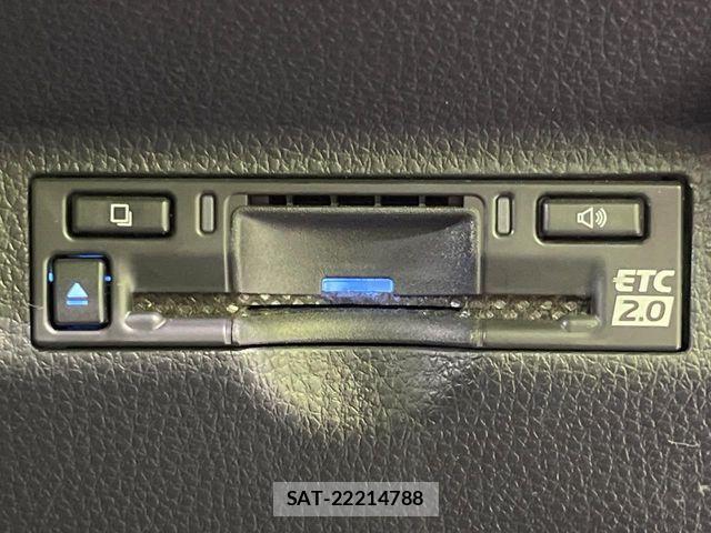 Toyota SIENTA 2024-08 8661577-6