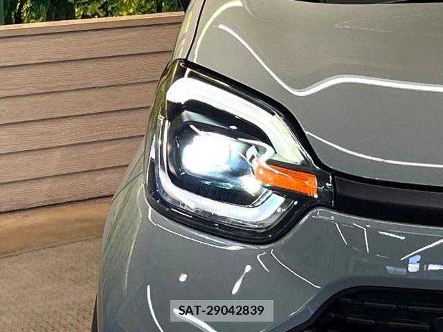 Toyota SIENTA 2023-10 8686563-12