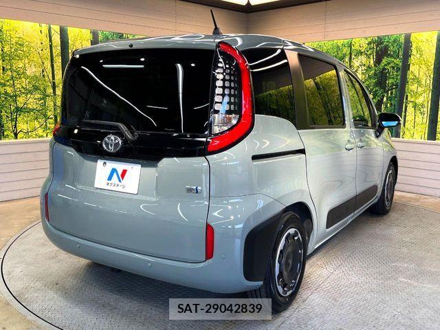 Toyota SIENTA 2023-10 8686563-17