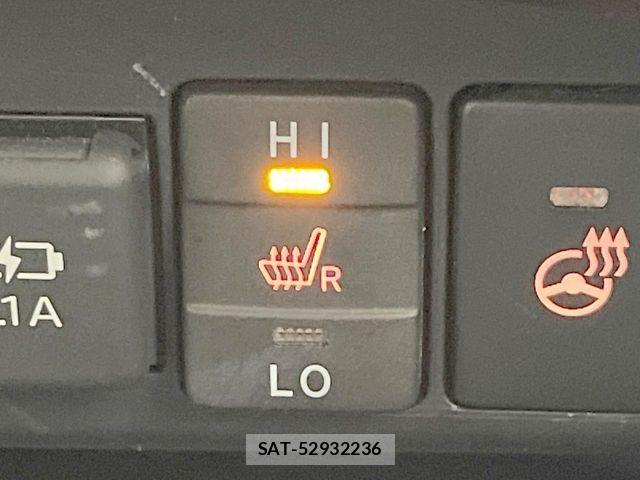 Toyota SIENTA 2021-10 8686565-6