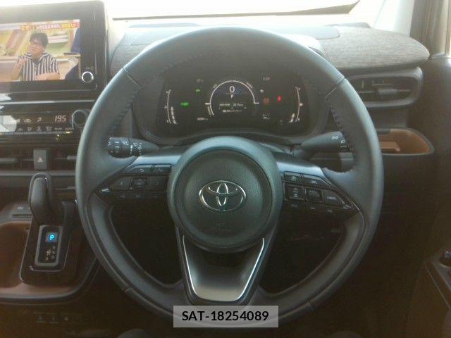 Toyota SIENTA 2023-11 8745861-3