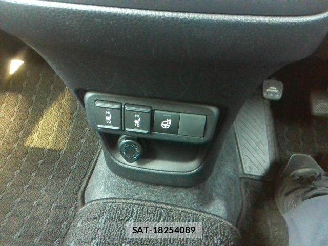 Toyota SIENTA 2023-11 8745861-7